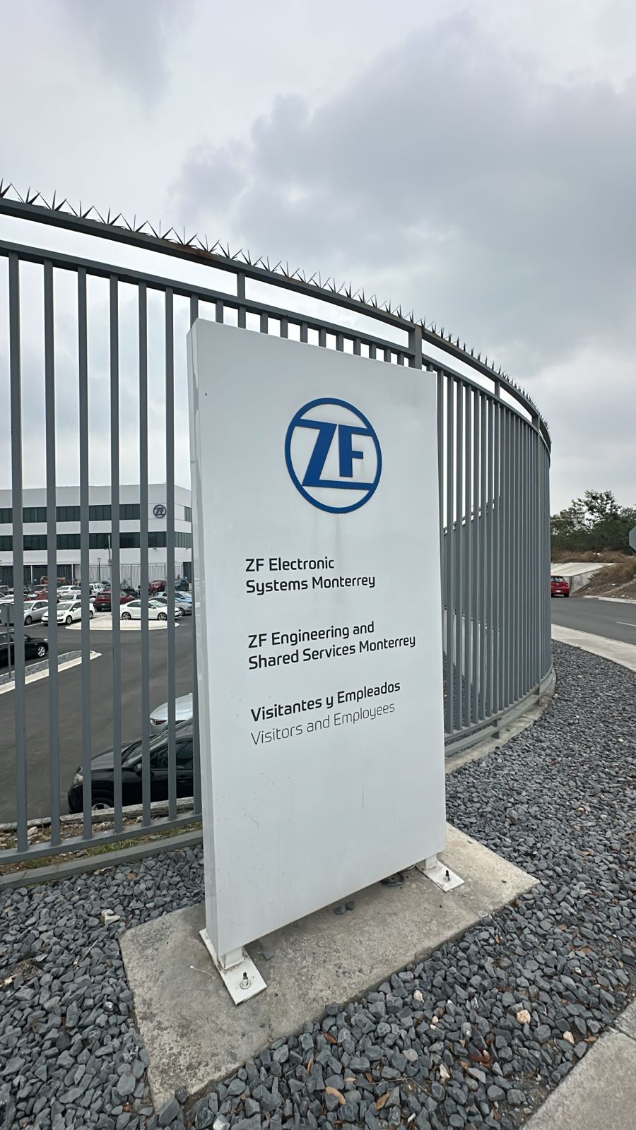 Tótems industriales para naves y plantas
